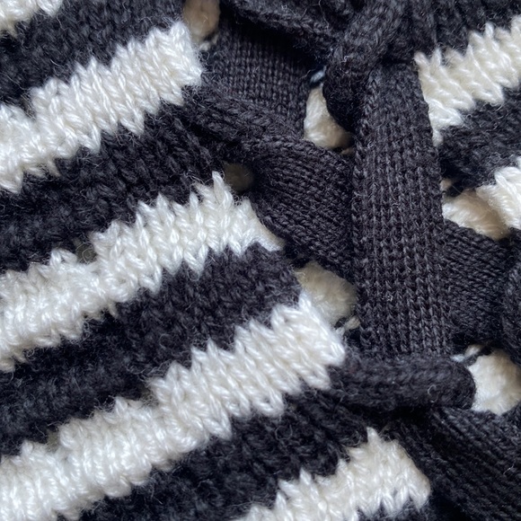 ✨4🛒 $20 ✨  Forever 21 B&W Striped Knit Lace-Up Back Tank Top Sz. M/S  Crop Top - Picture 7 of 12